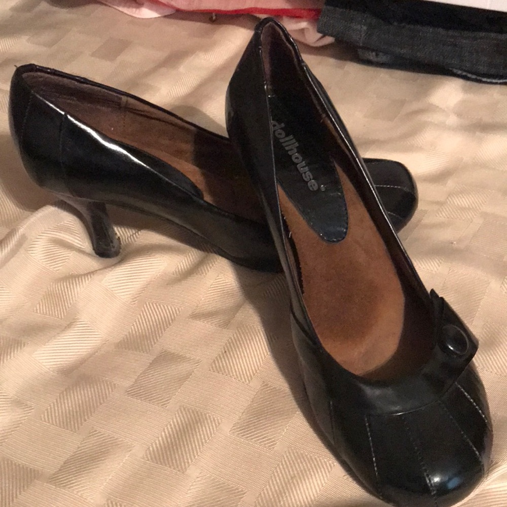 Dollhouse shoes